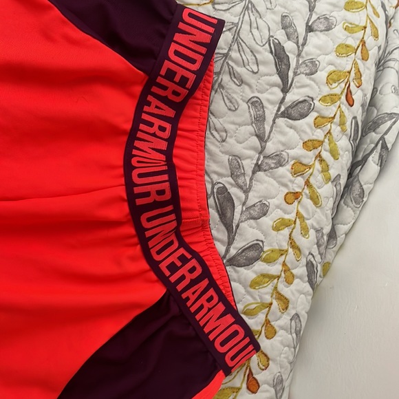 Under Armour Loose Fit Short - Picture 4 of 4